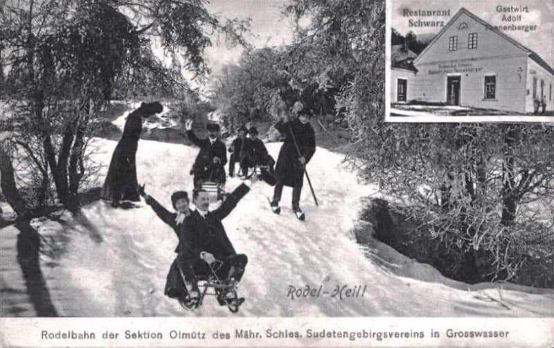 Sáňkování na Hrubé Vodě – pohlednice z roku 1908